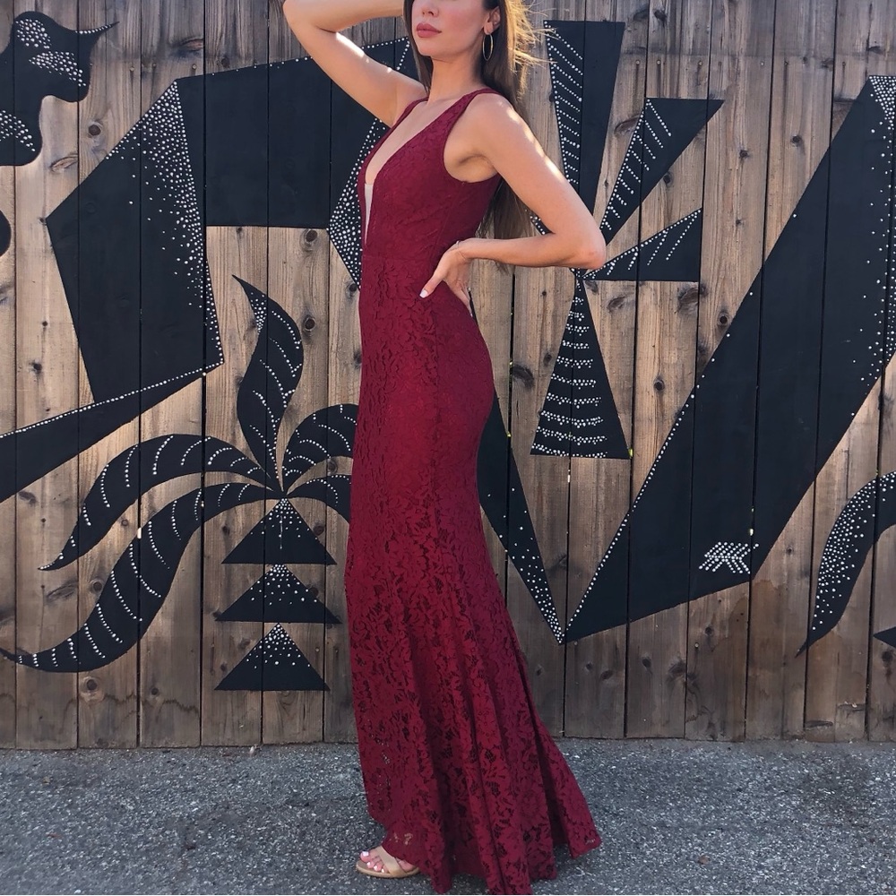Lulu’s Elegant Burgundy Lace Evening Gown